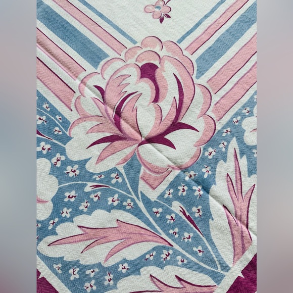 Vintage Pretty Floral Print Tablecloth on Woven Jacquard Cotton 1940’s - Picture 6 of 15